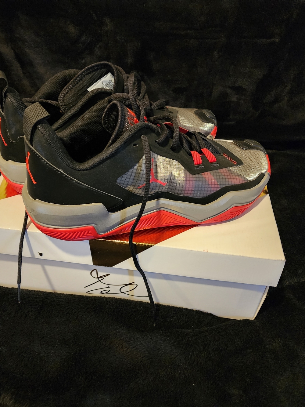 Jordan Men's Black and Red Low-Top Athletic Shoes